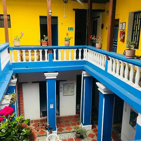 Blue Door Housing Historic Quito Hotel Exterior photo