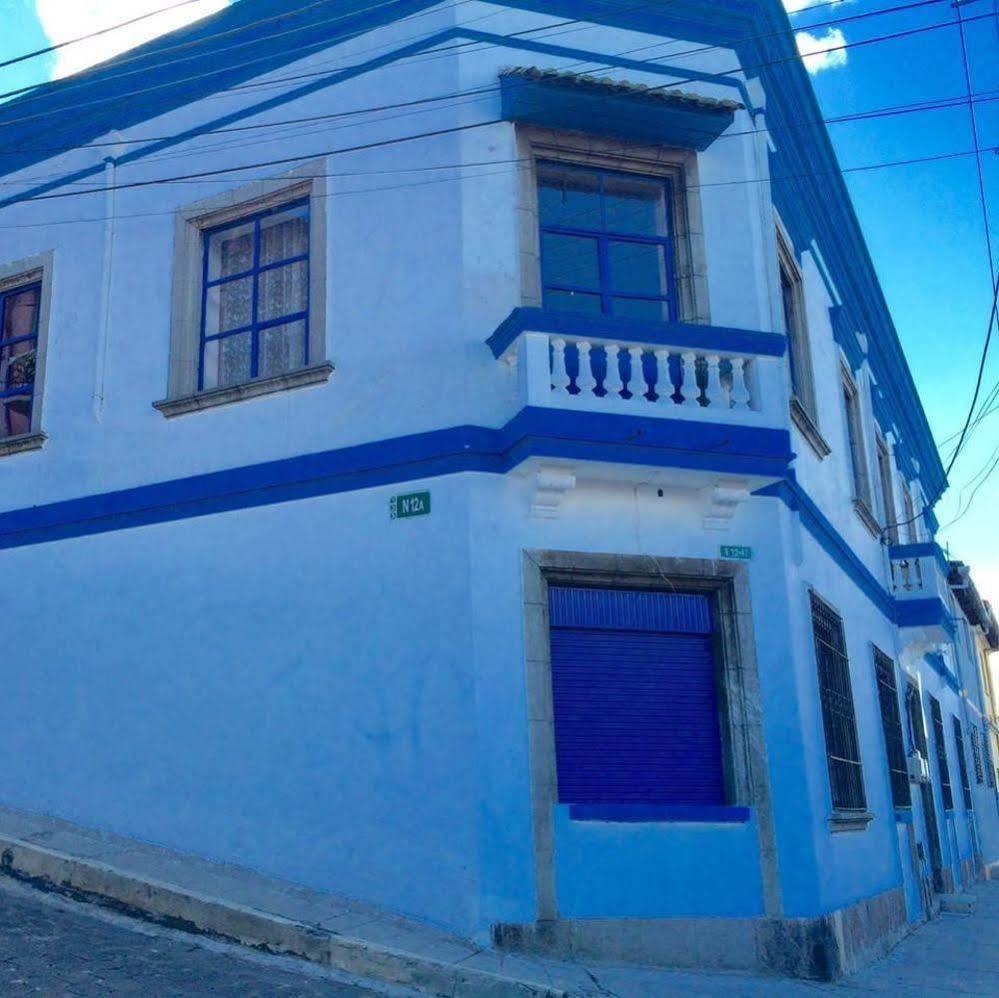 Blue Door Housing Historic Quito Hotel Exterior photo