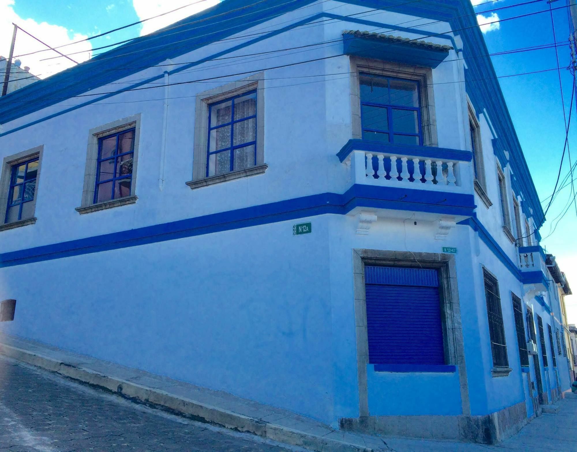 Blue Door Housing Historic Quito Hotel Exterior photo