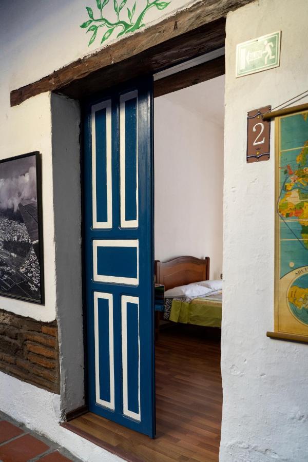 Blue Door Housing Historic Quito Hotel Exterior photo