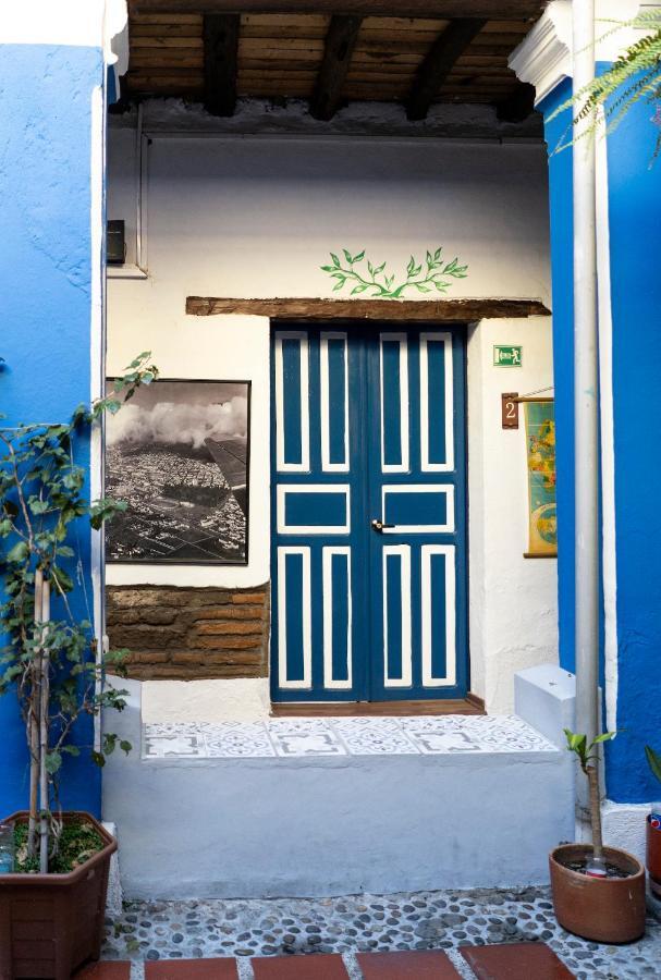Blue Door Housing Historic Quito Hotel Exterior photo