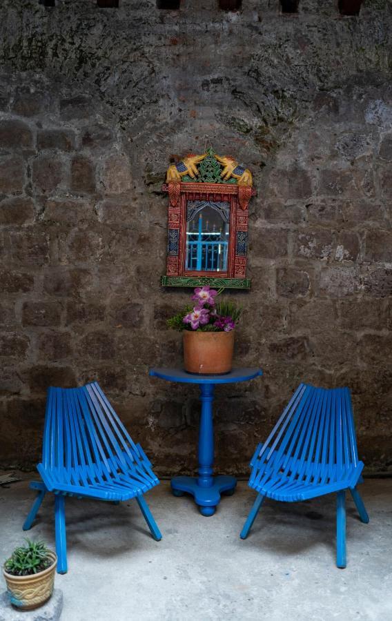 Blue Door Housing Historic Quito Hotel Exterior photo