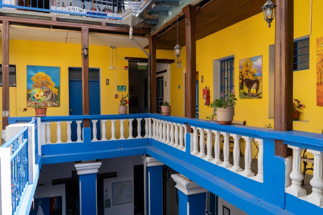 Blue Door Housing Historic Quito Hotel Exterior photo