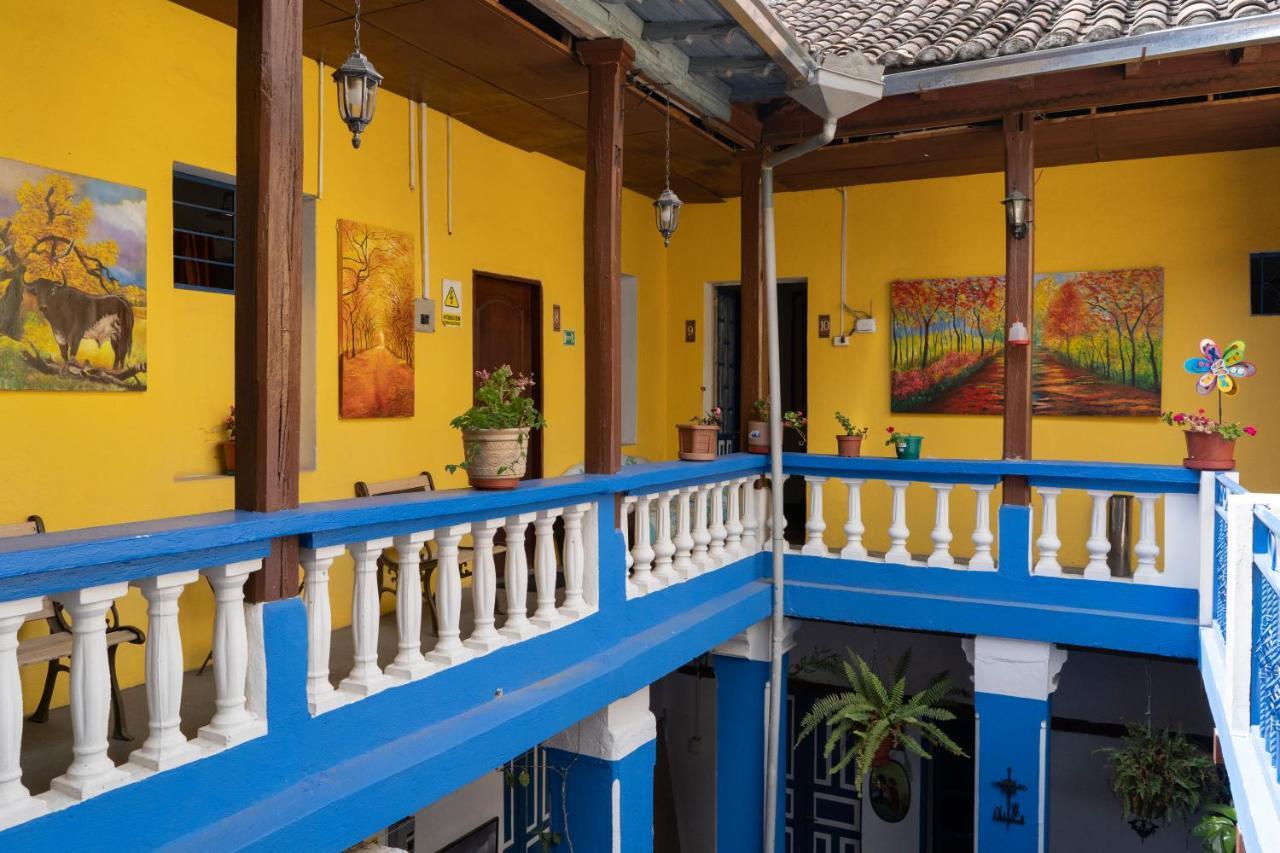 Blue Door Housing Historic Quito Hotel Exterior photo